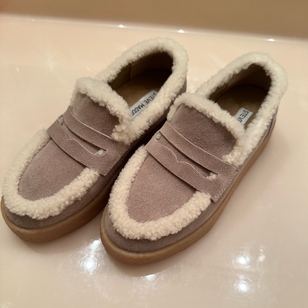 Steve Madden Shearling-Lined Suede Penny Loafers | Size 5.5